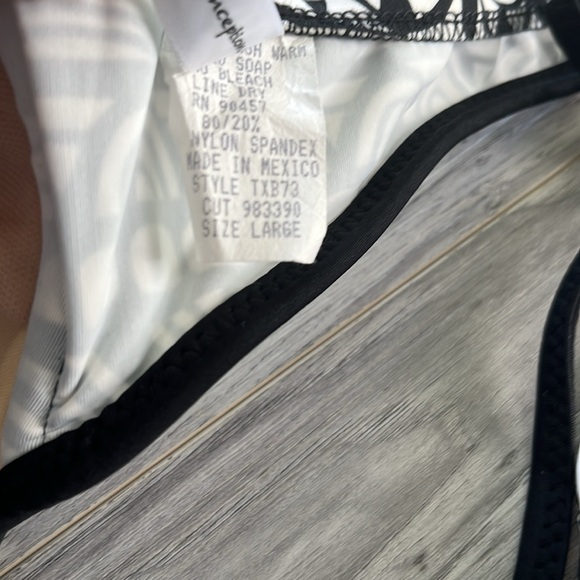 Black and White Patterned Bikini - Picture 10 of 10